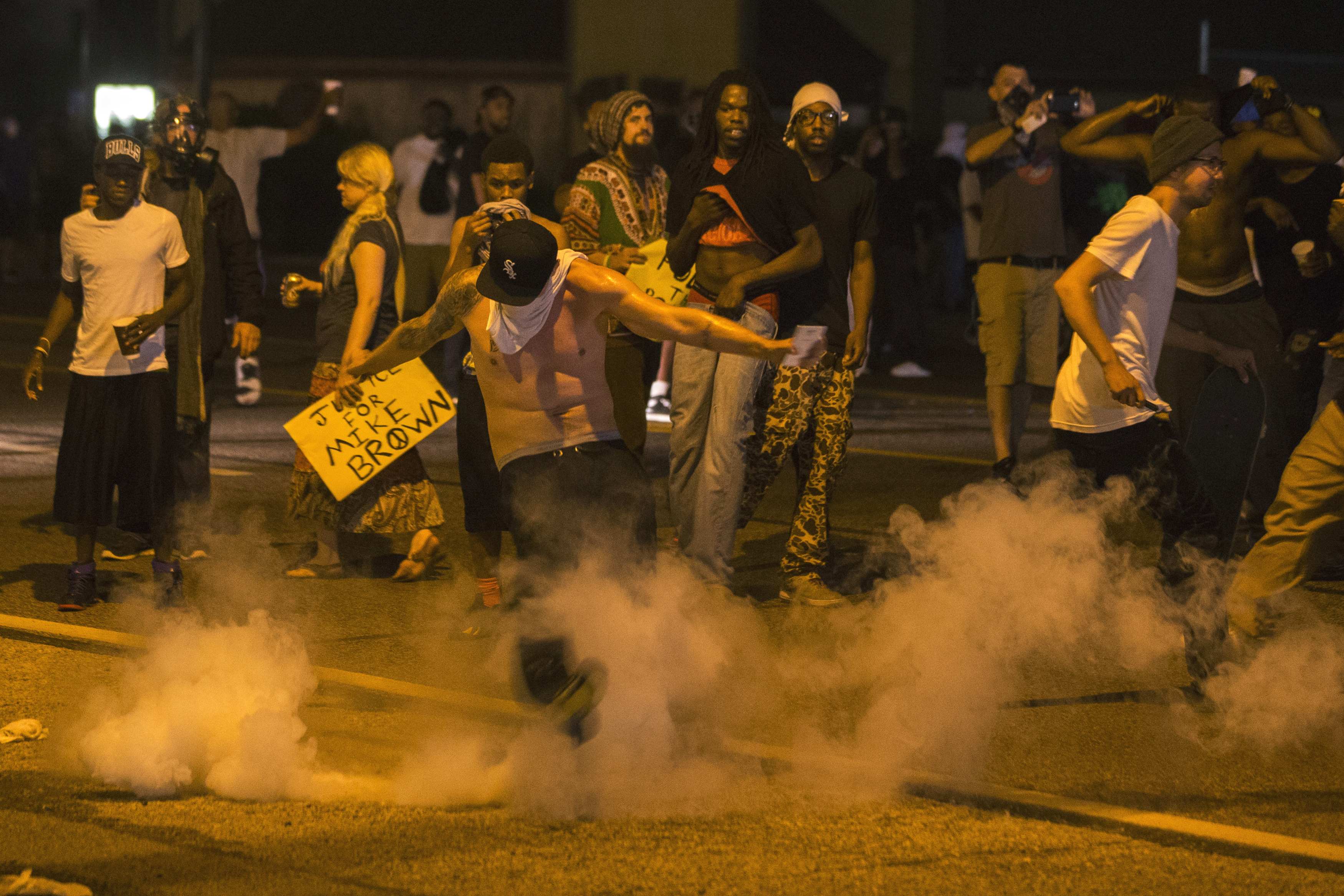 Gobernador de Misuri moviliza a la Guardia Nacional ante los disturbios (Fotos)