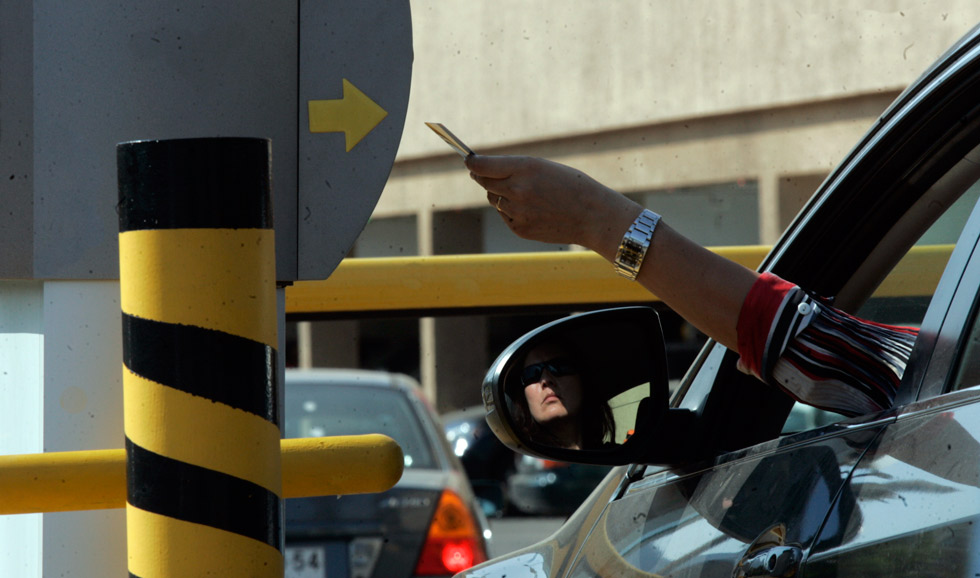 Estacionamientos operan a un tercio de su capacidad