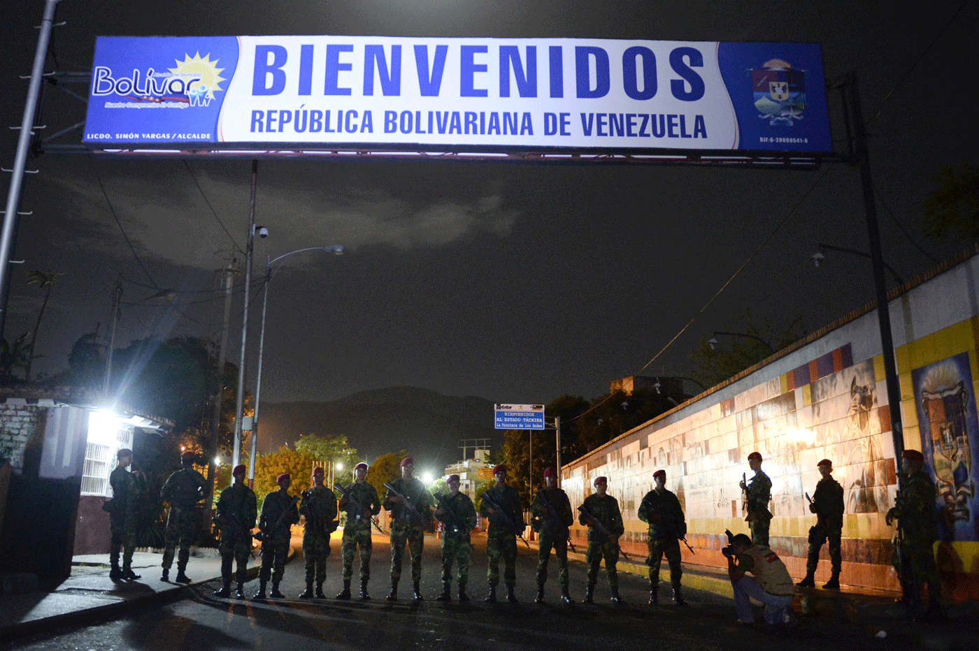 Cierre de fronteras con Colombia incluye vías aérea y acuática