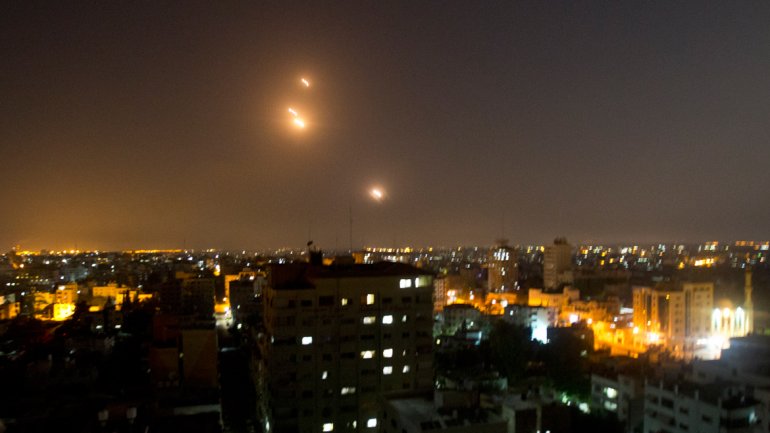 Cohetes tirados desde Gaza impactan en Israel horas antes de expirar la tregua