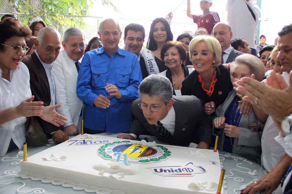 Dirigentes políticos felicitan a Acción Democrática en su 73° aniversario