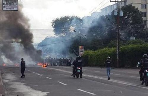 Nuevo ataque con bombas lacrimógenas en la Unet (Fotos)