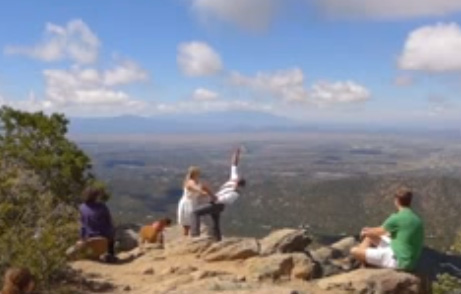 ¡Hasta que la muerte los separe! Mira lo que pasó mientras renovaba sus votos matrimoniales (Video)