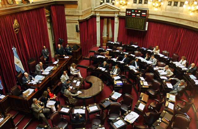 Diputados de Argentina inician debate de proyecto para el pago local de deuda