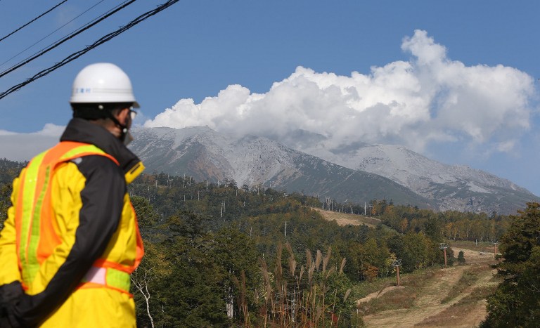 Hallan cuatro cuerpos más en la cima del volcán japonés Ontake