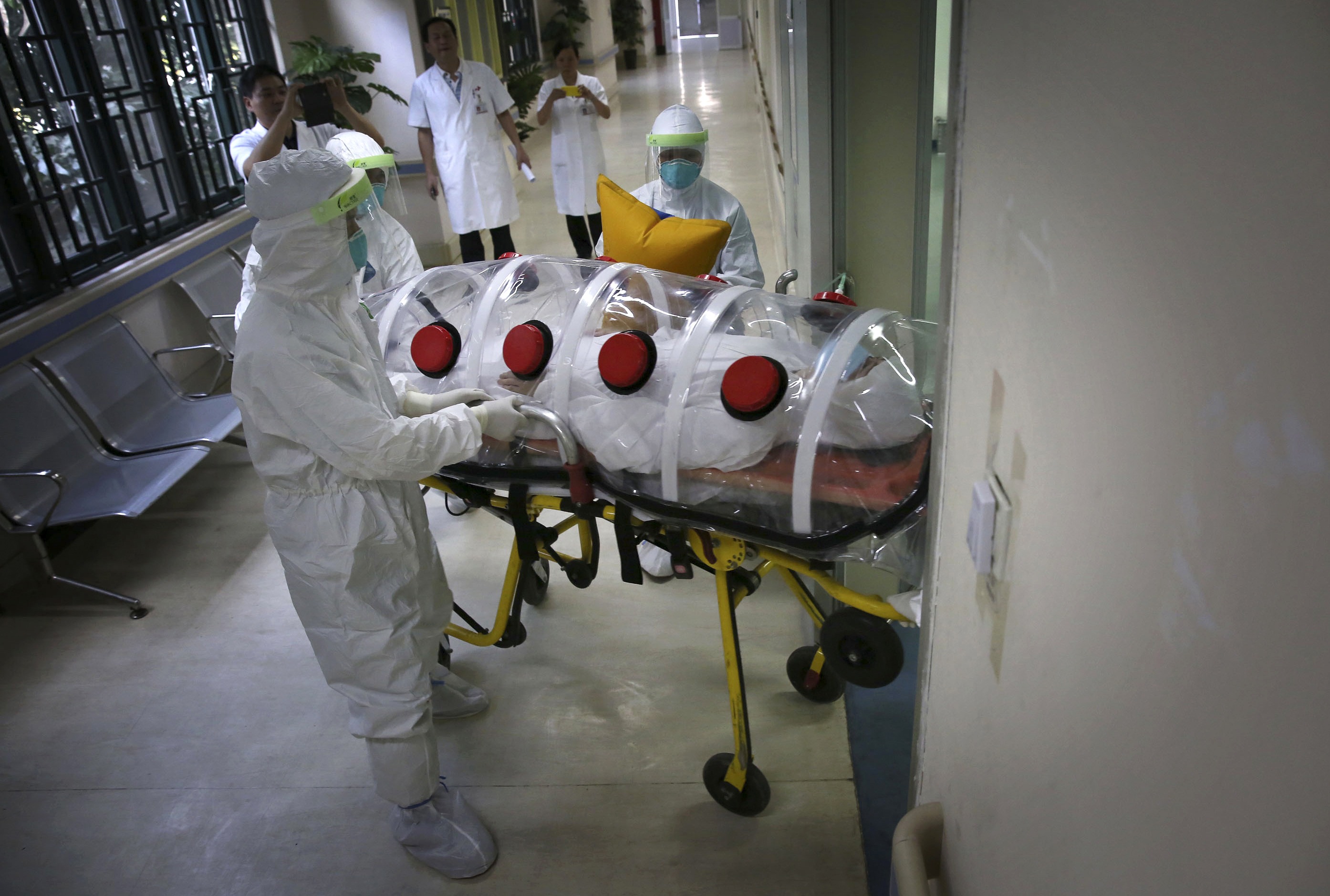 La OMS revisa su balance de muertos por ébola