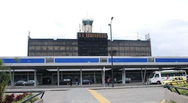 Hallan en el aeropuerto de Bogotá 43 kilos de cocaína ocultos en estibas