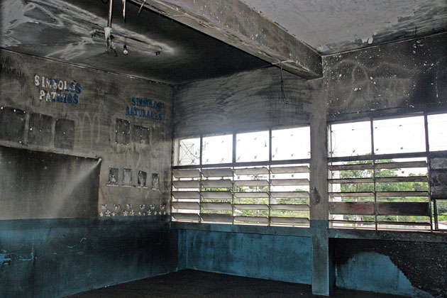 Incendio en escuela de San Félix afecta a más de 200 niños