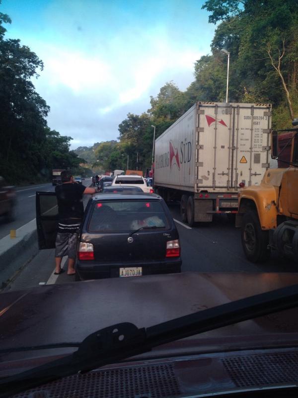 Cuatro muertos y cinco heridos dejó choque en la ARC (Fotos y Video)