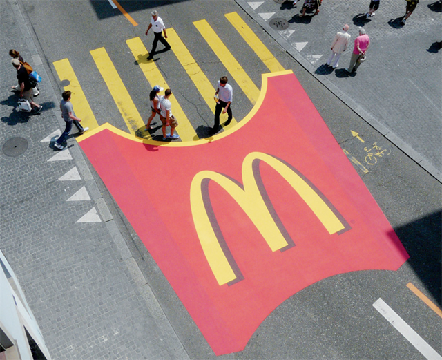 Puede que conozcas alguna de estas creativas publicidades al aire libre (Fotos)