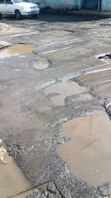 Las calles de Maracay están destrozadas (Fotos)