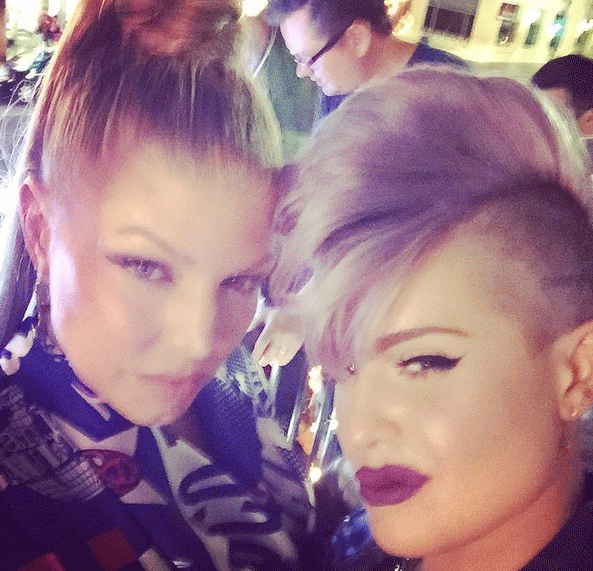 Kelly Osbourne y Fergie calientan las redes sociales