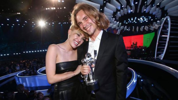 ¡De la fama a la cárcel! El indigente amigo de Miley Cyrus terminó en prisión