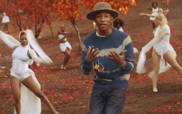 Pharrell Williams y su harén del bosque en ‘Gust of Wind’