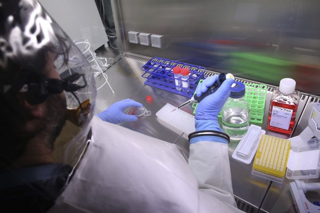 Cerca de cien personas permanecen en observación en EEUU por el ébola