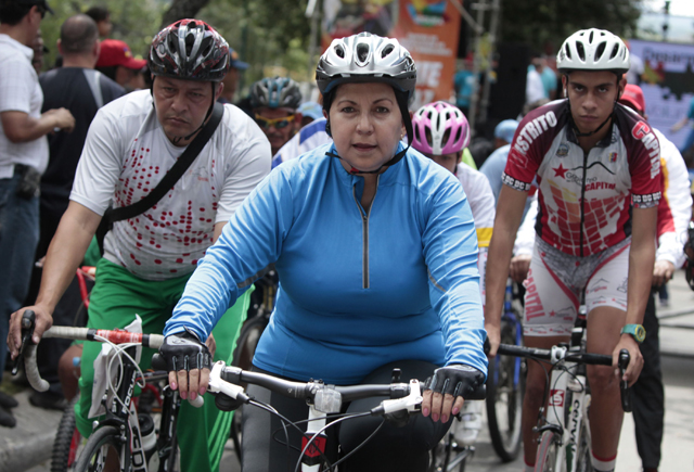 Meléndez en una bicicleta se montó y como Maduro NO se cayó