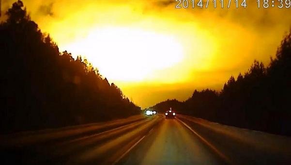 Una misteriosa bola de fuego fue filmada en los Urales rusos (Videos)