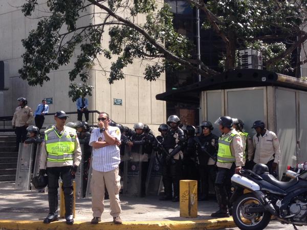 Contingente de la PNB y GNB en la Torre Británica (Fotos)