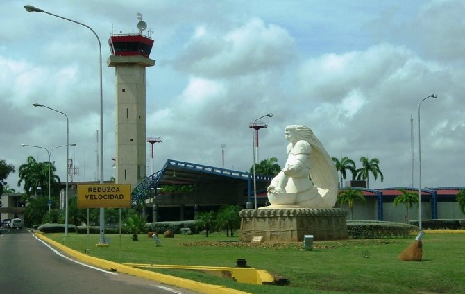 Pasajeros varados en el Aeropuerto de La Chinita tras el hallazgo de 20 kilos de droga