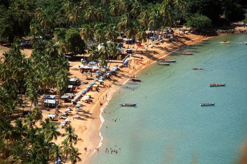 ¡Que bella playa Arapito!… menos el día que ATRACARON a 300 con fusiles (Chévere + fotos)