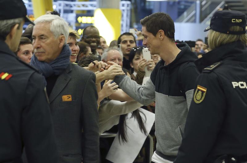 Fernando Torres ya está en Madrid: Estoy emocionado por volver a casa (Fotos)