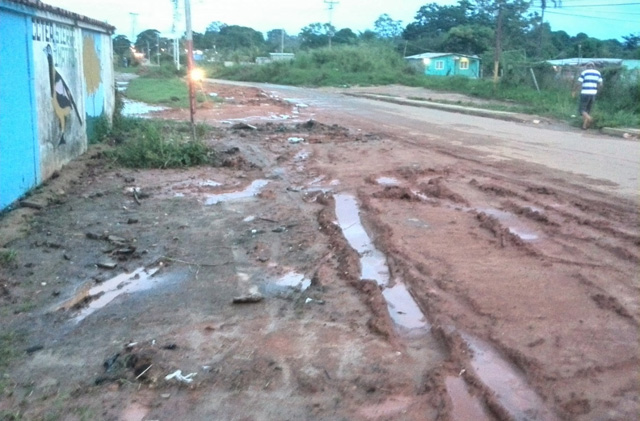 Sin concluir ampliación de red de agua potable en Tumeremo (Fotos)