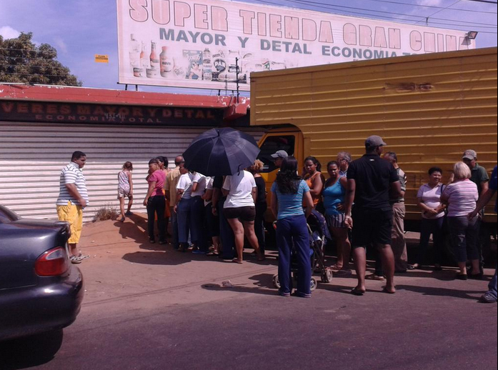 Ahora hacen sorteos para vender leche en polvo #TenemosPatria