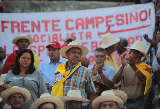 Maduro creará canal de televisión para los campesinos