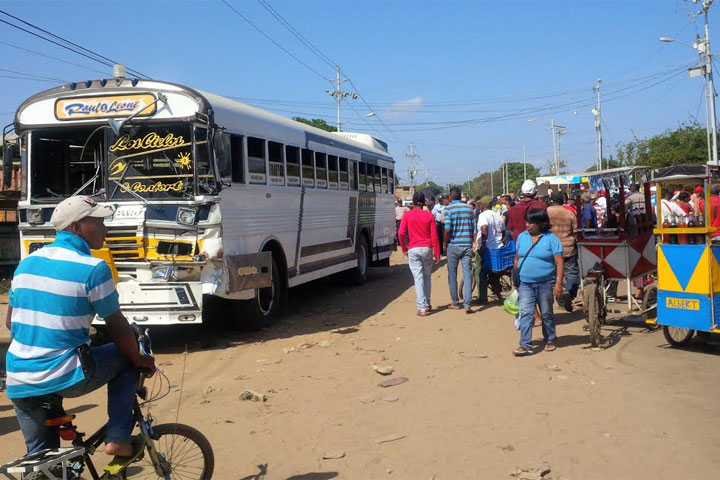 Una madre y una abuela murieron al ser arrolladas por autobuses que iban regateando