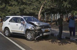 Kerry sufre un accidente de automóvil en India (Fotos)