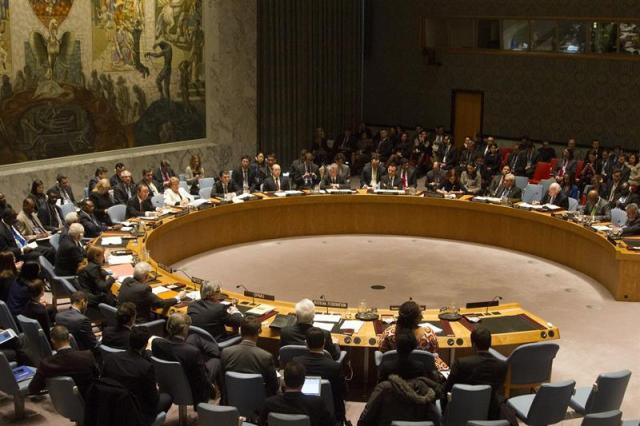 Vista general hoy, lunes 19 de enero de 2015, de una sesión especial del Consejo de Seguridad de las Naciones Unidas en Nueva York (EE.UU.) EFE/Miguel Rajmil[/caption]



El Consejo de Seguridad de la ONU discutirá el miércoles sobre la crisis en Venezuela, donde una ola de protestas desde el 1 de abril contra el gobierno de Nicolás Maduro deja 42 muertos, dijeron diplomáticos este martes.

<em></img><div class='code-block code-block-5' style='margin: 8px auto; text-align: center; clear: both;'>
<div style=