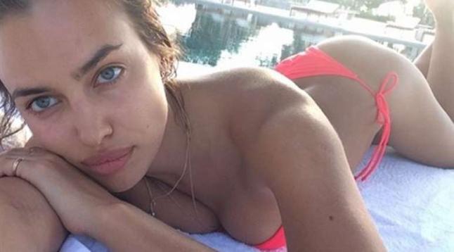 Hasta Irina Shayk anda sofocada con el calor y decidió tomarse estas fotos ¡Demasiado hot!