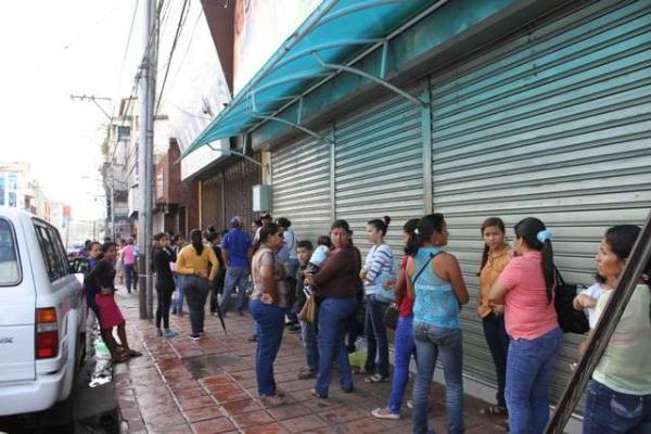 Consumidores piden controlar a revendedores