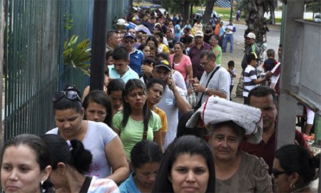 Las colas acaparan el tiempo libre de los ciudadanos