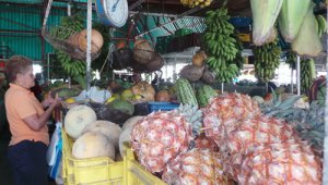 Precios de frutas y vegetales por las nubes
