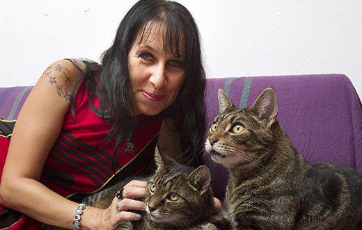 ¡WTF! Mujer se casa con dos gatos y se los lleva de luna de miel