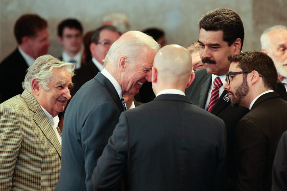 Maduro le pidió a Biden “que respete” durante breve encuentro en Brasil