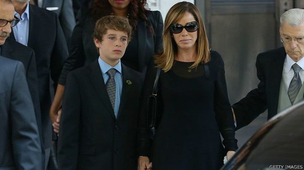 Demandan a clínica y médicos por muerte de Joan Rivers