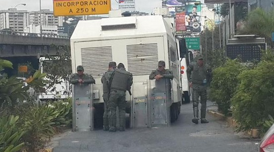 Reportan presencia de la GNB en Chacaíto (Fotos)