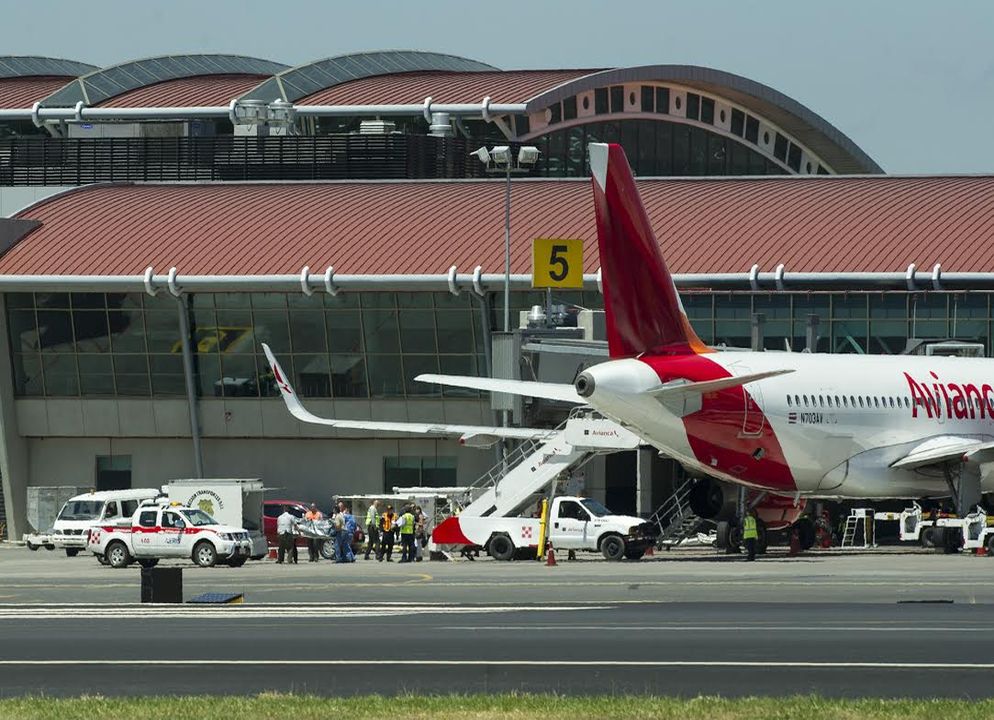 Hombre se suicidó en el baño de un avión de Avianca