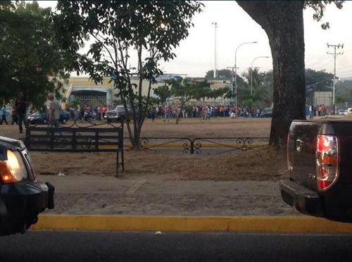 Caos en mercado de Carabobo por pañales