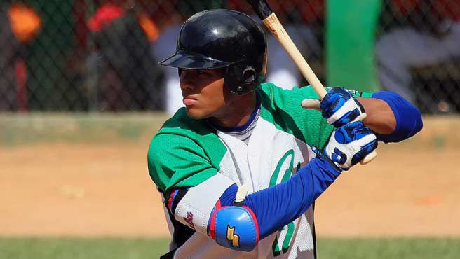 Yoan Moncada estampó su firma con los Medias Rojas de Boston