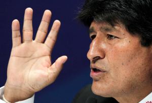 Morales analiza expulsar al cónsul de Chile porque se reunió con opositores
