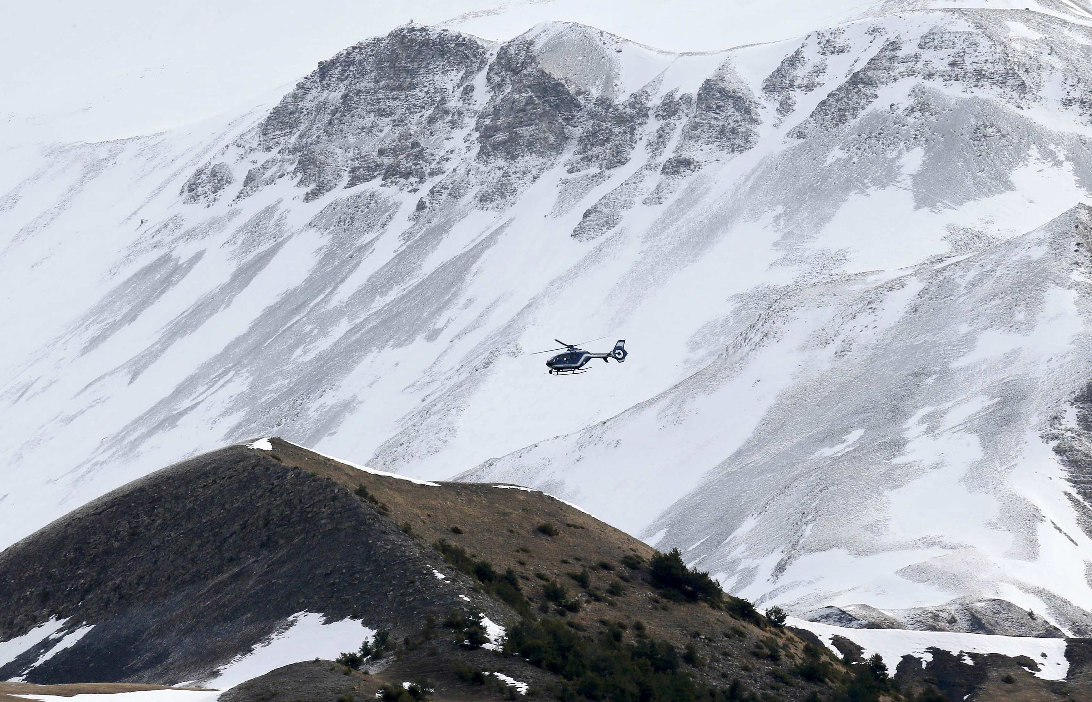 Helicópteros reiniciaron vuelos hacia el lugar donde se estrelló el avión