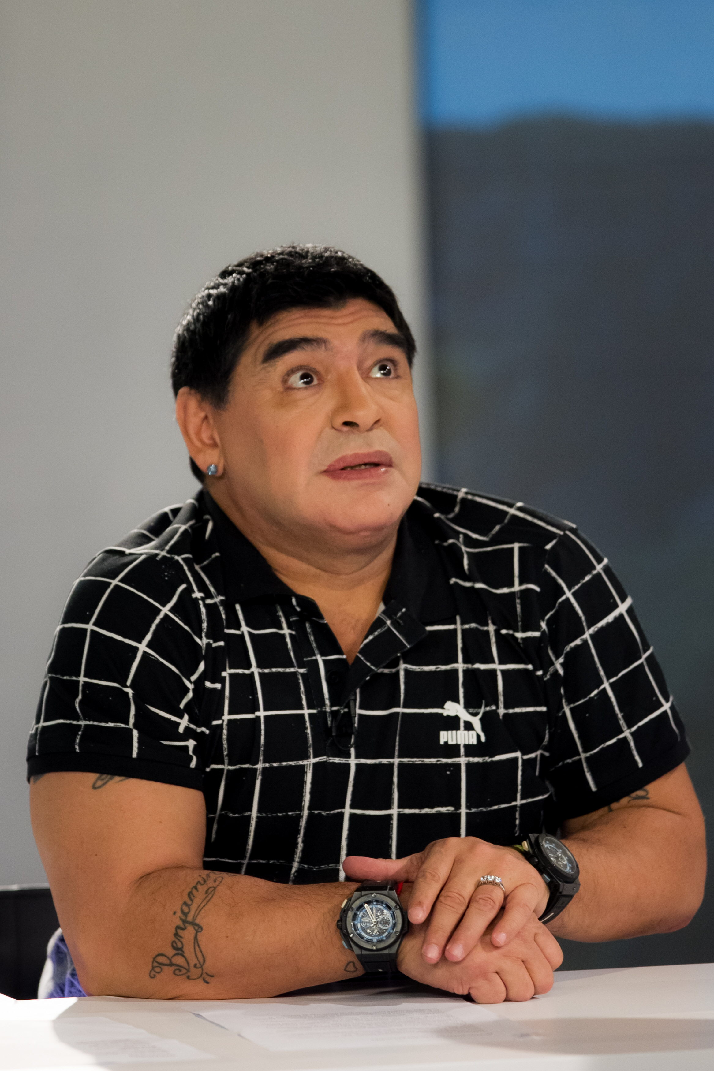 Maradona se disculpó con el niño que agredió tras partido por la paz