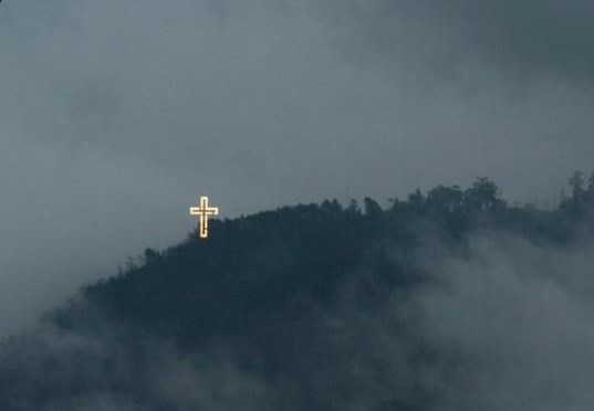 Encendieron la Cruz del Avila en honor a Chávez