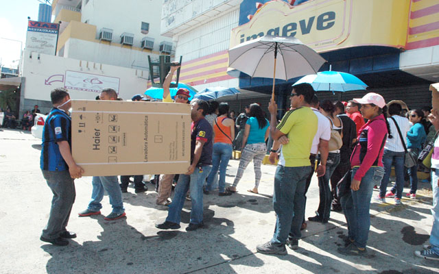 Para comprar un combo de lavadora y secadora se requieren 33 salarios mínimos