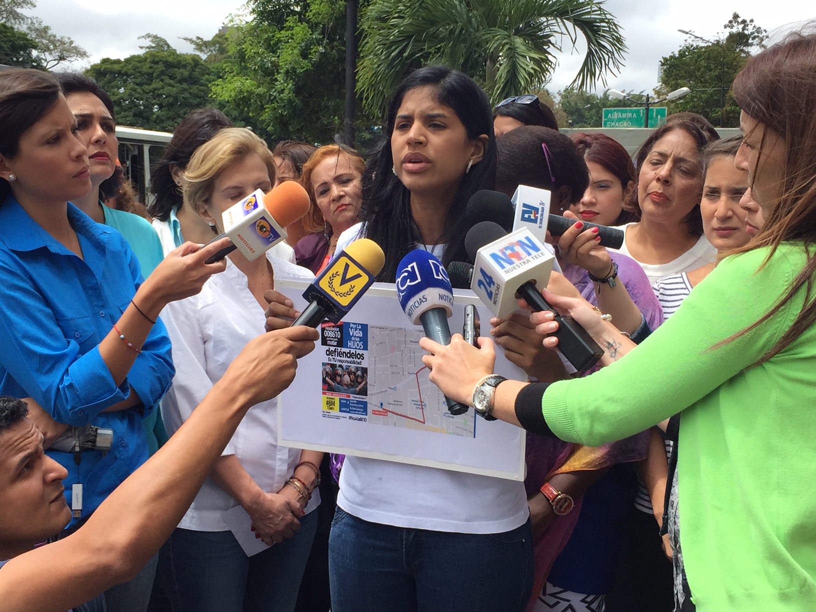 En el Día de la Mujer, caraqueños marchan por la derogación de la Resolución 8610