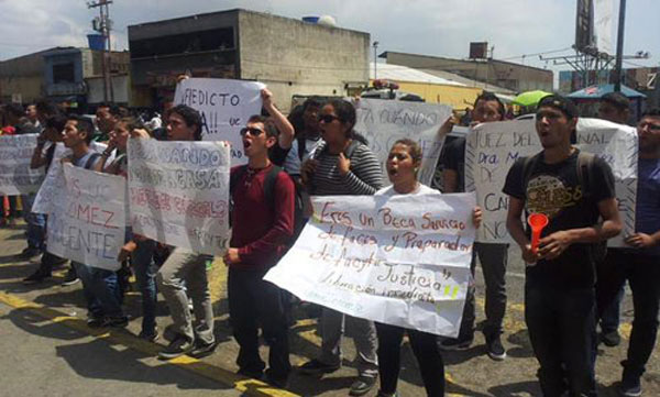 Universitarios en Carabobo exigen liberación de Carlos Gómez