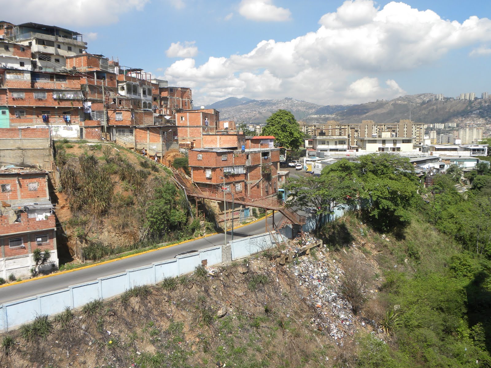 En la Cota 905, hallaron a un joven desaparecido con puñaladas en el rostro